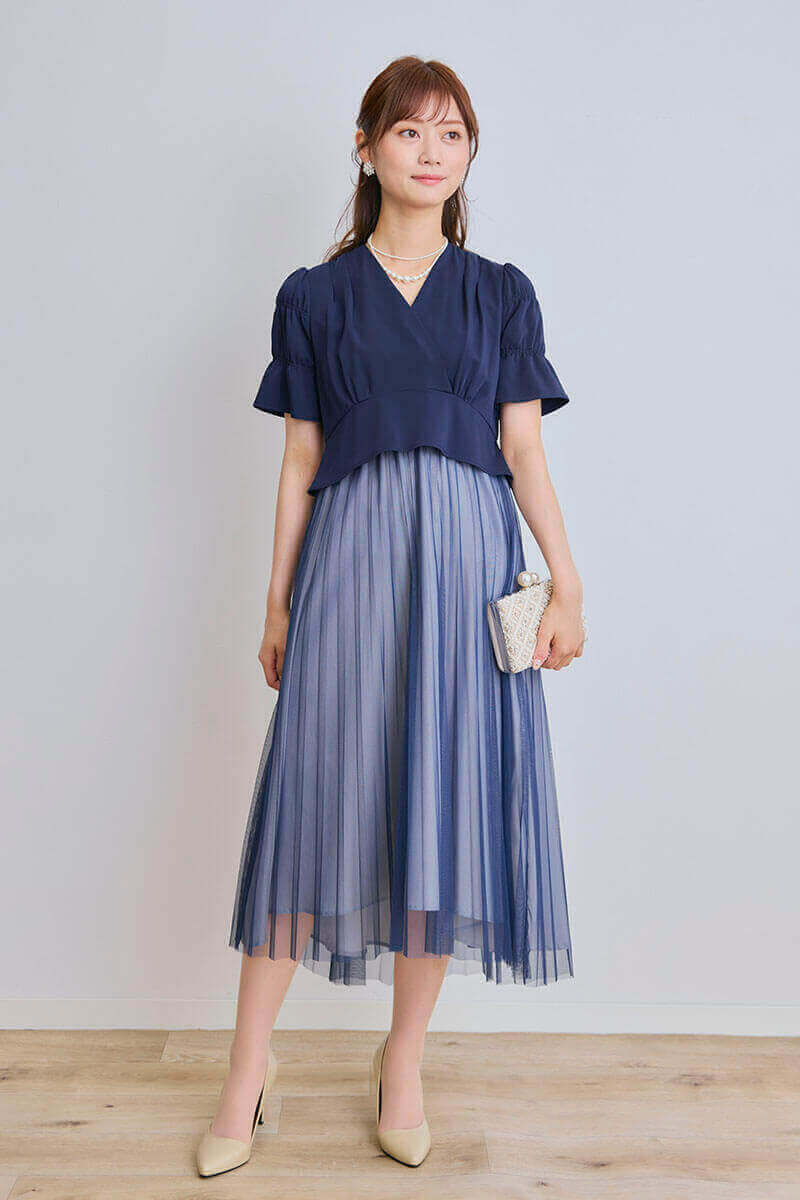 ネイビーのカシュクールデザインドレス