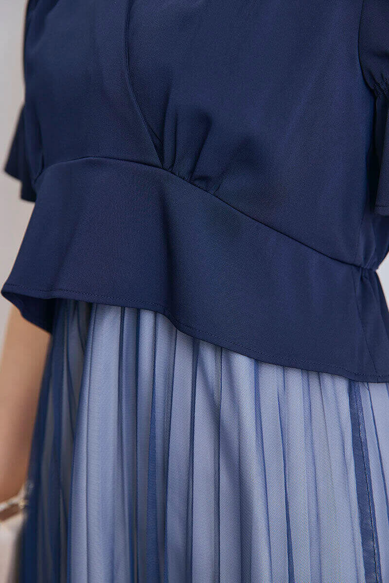 ネイビーのカシュクールデザインドレス