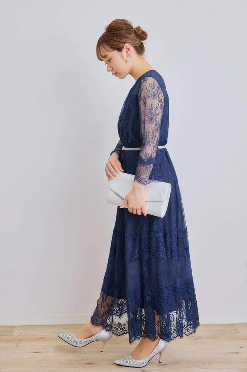 ネイビーのティアードレースドレス