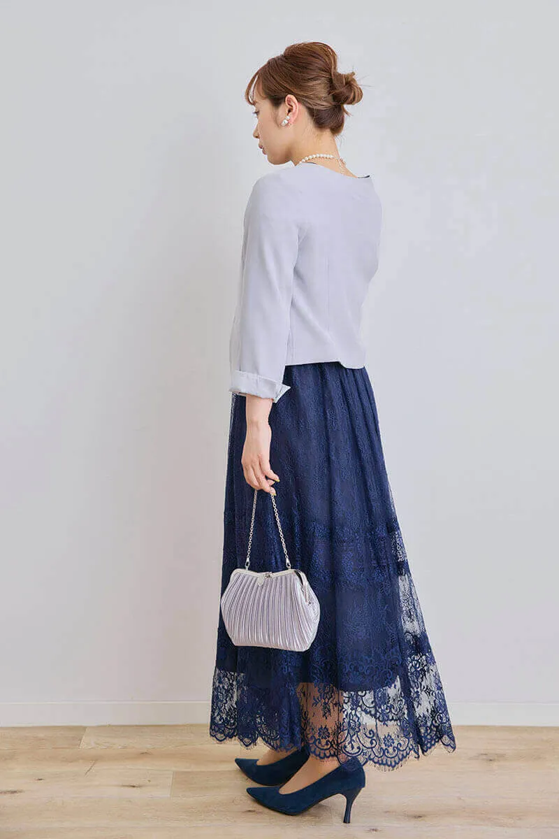 ネイビーのティアードレースドレス