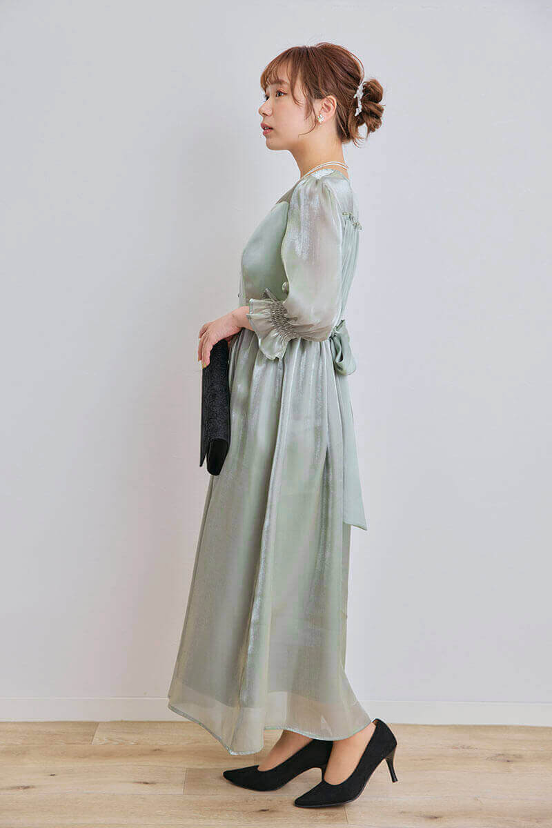 ライトグリーンのシャイニーシアードレス