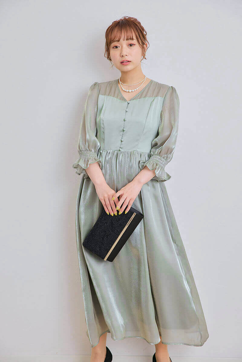 ライトグリーンのシャイニーシアードレス