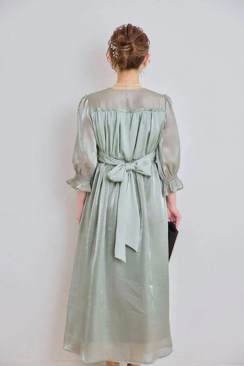 ライトグリーンのシャイニーシアードレス