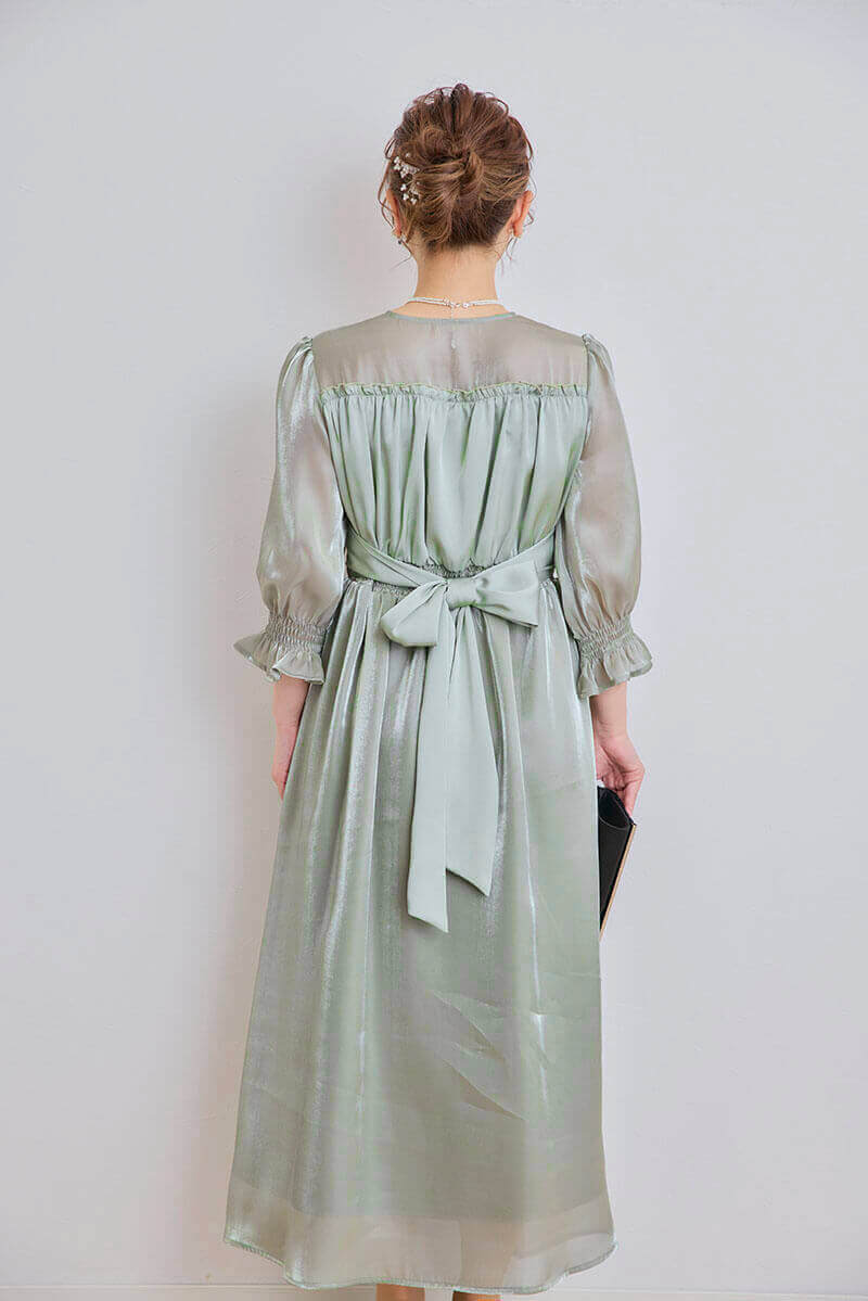 ライトグリーンのシャイニーシアードレス