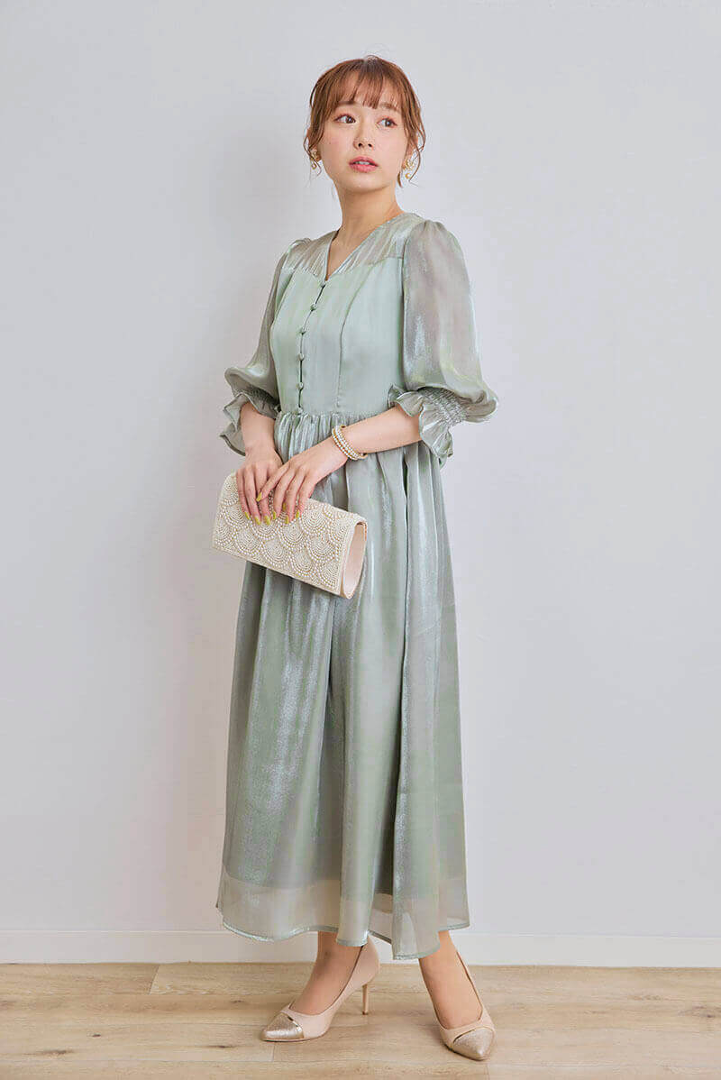 ライトグリーンのシャイニーシアードレス