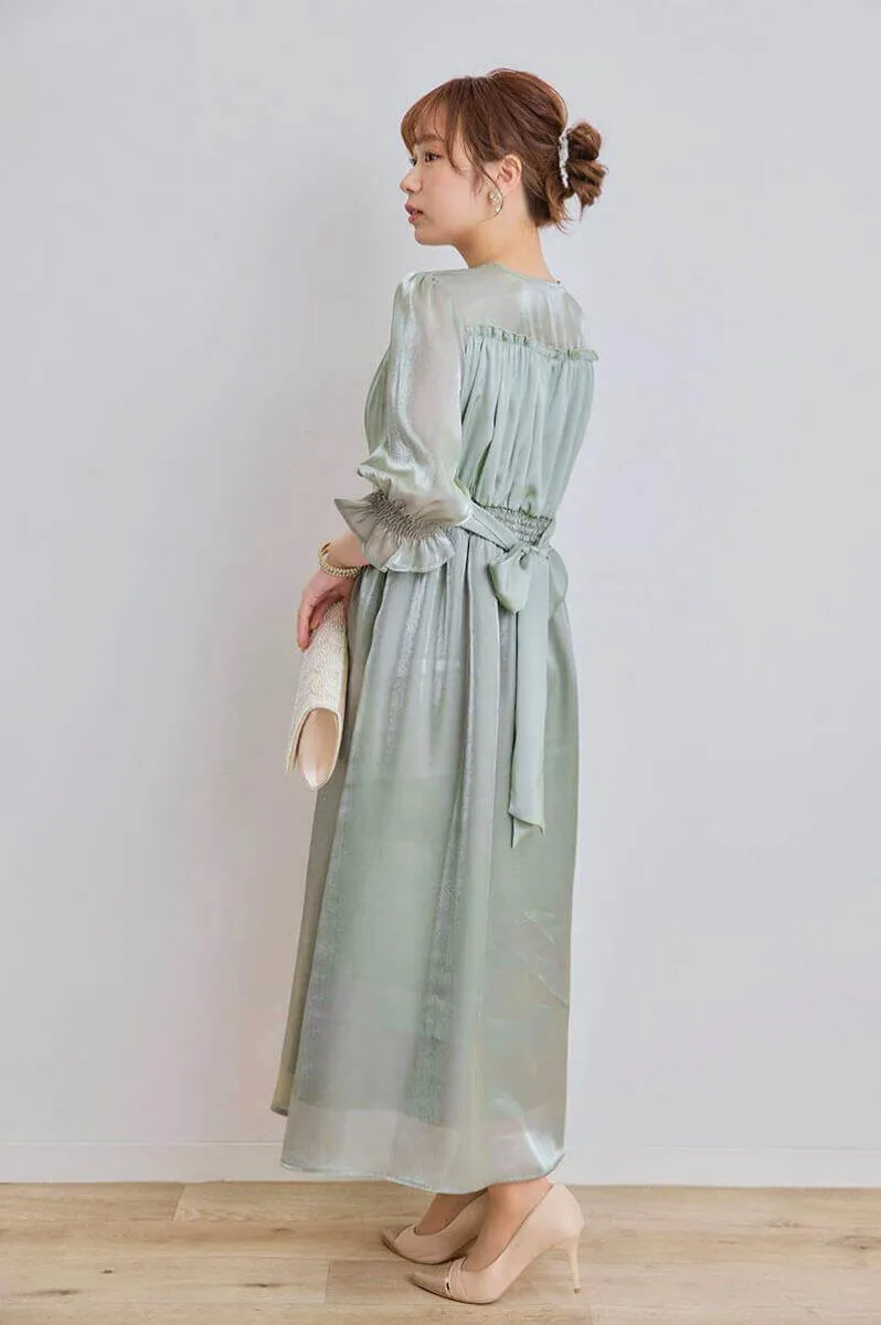 ライトグリーンのシャイニーシアードレス