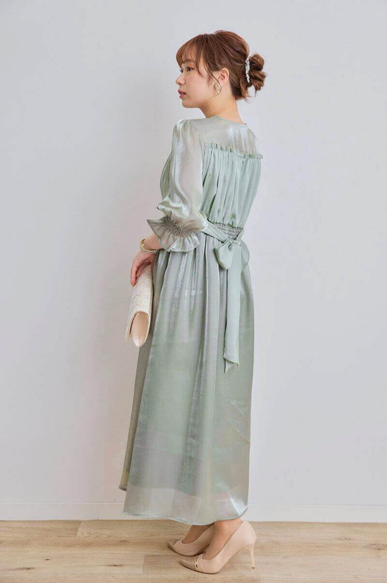 ライトグリーンのシャイニーシアードレス