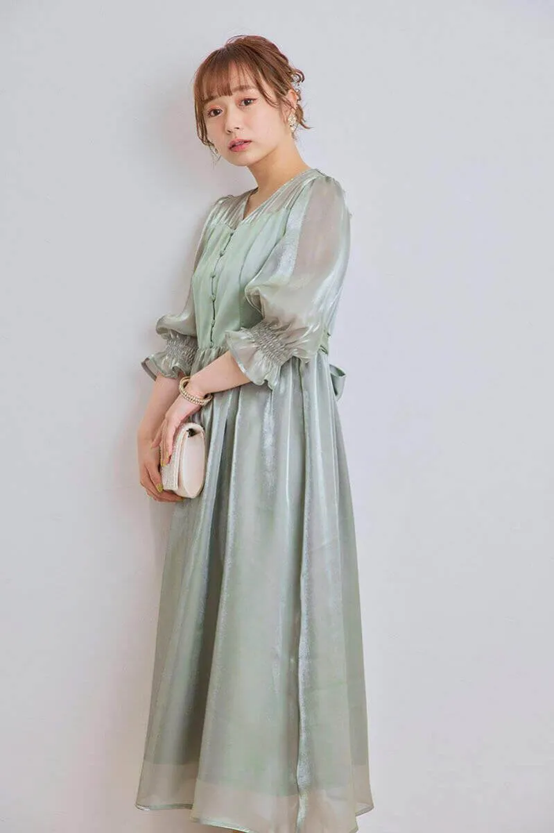 ライトグリーンのシャイニーシアードレス