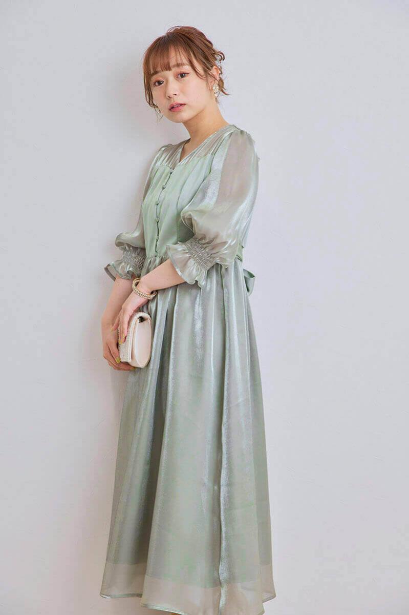 ライトグリーンのシャイニーシアードレス