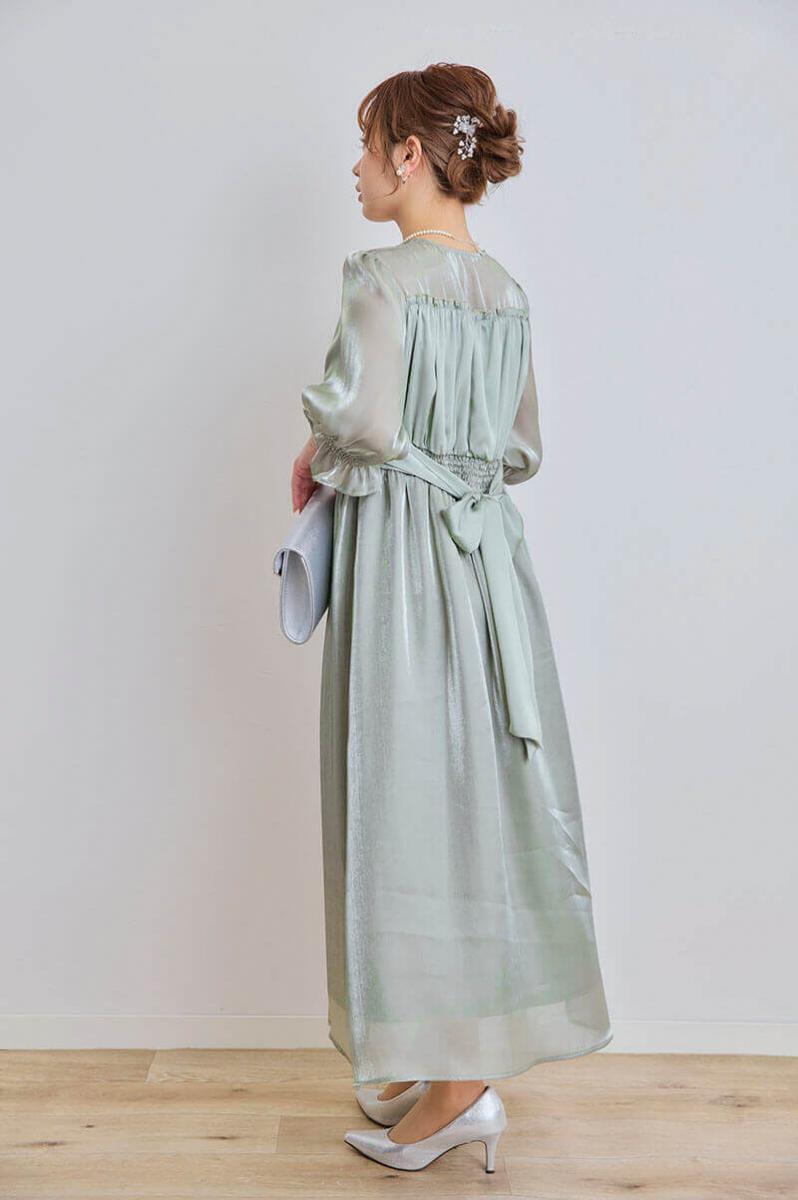 ライトグリーンのシャイニーシアードレス