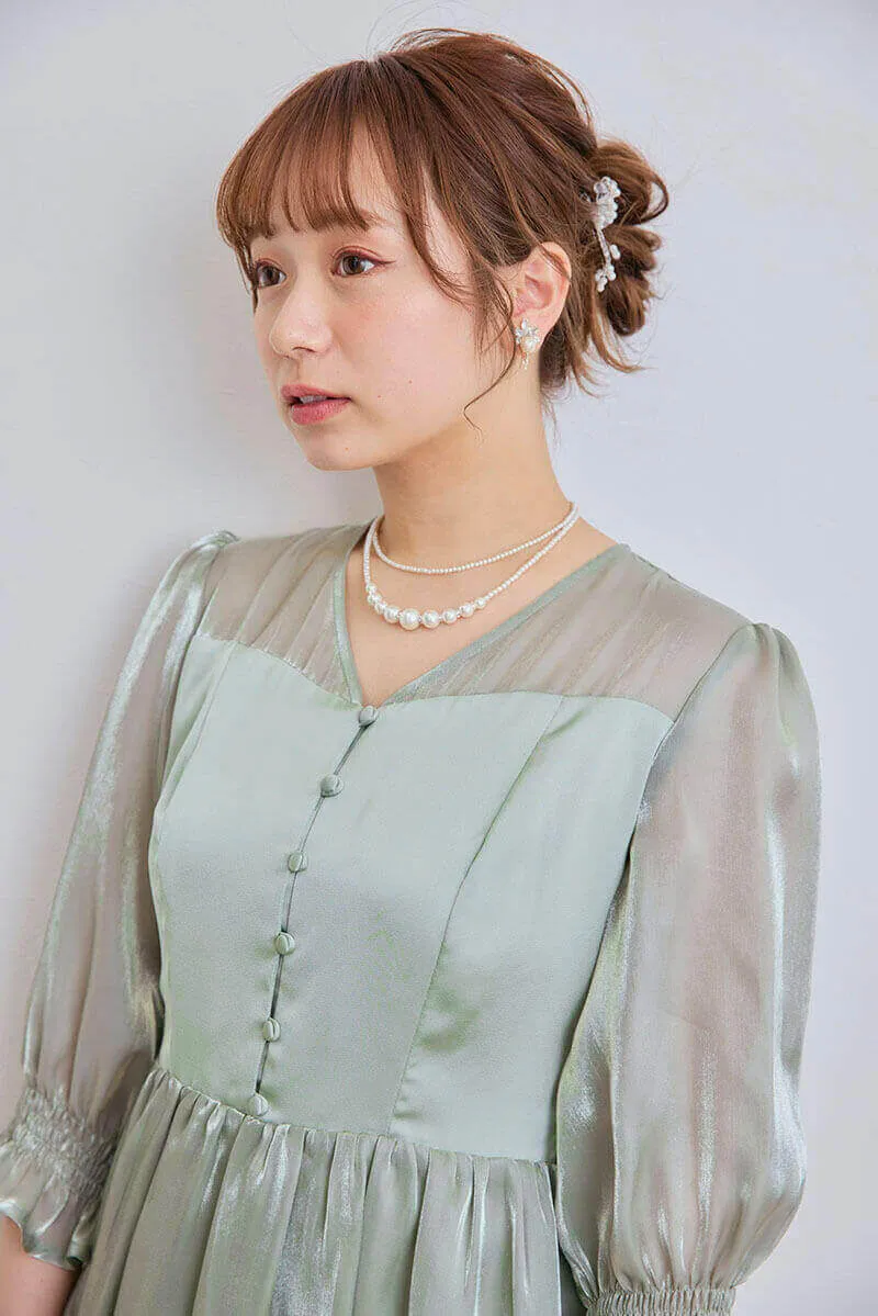 ライトグリーンのシャイニーシアードレス