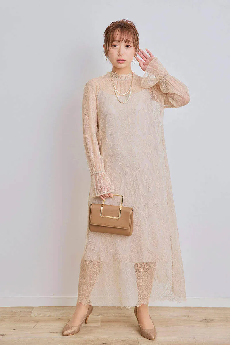 ライトベージュのキャンディスリーブ総レースドレス