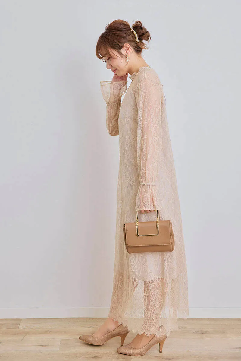 ライトベージュのキャンディスリーブ総レースドレス