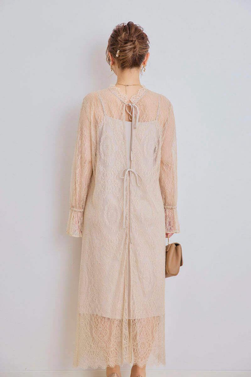 ライトベージュのキャンディスリーブ総レースドレス