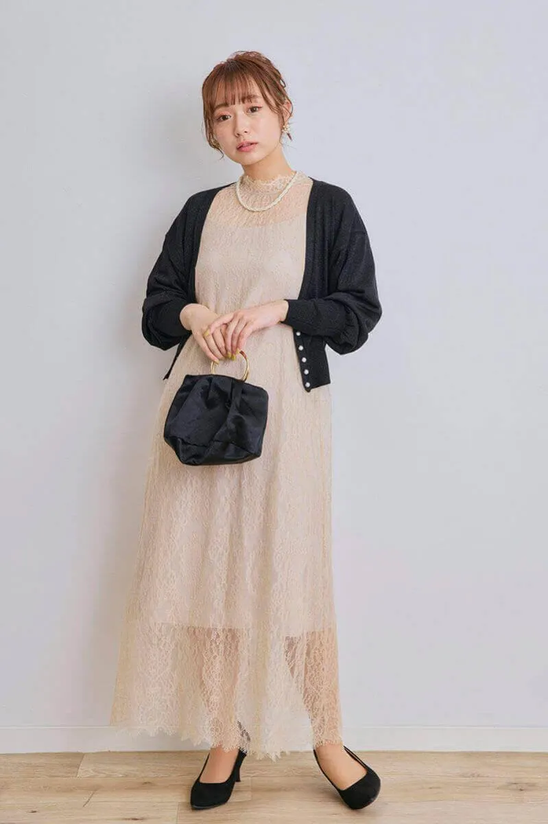 ライトベージュのキャンディスリーブ総レースドレス