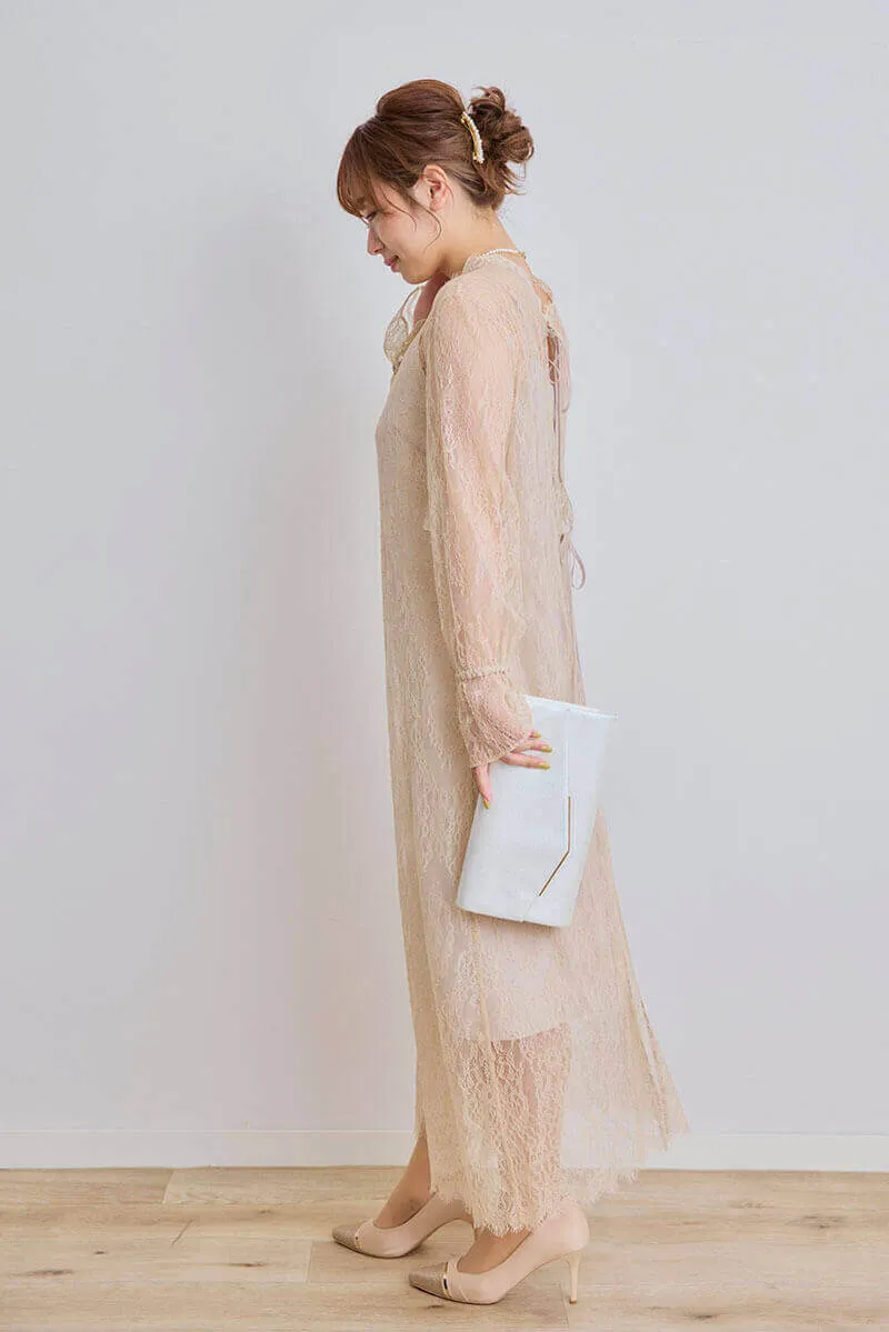 ライトベージュのキャンディスリーブ総レースドレス