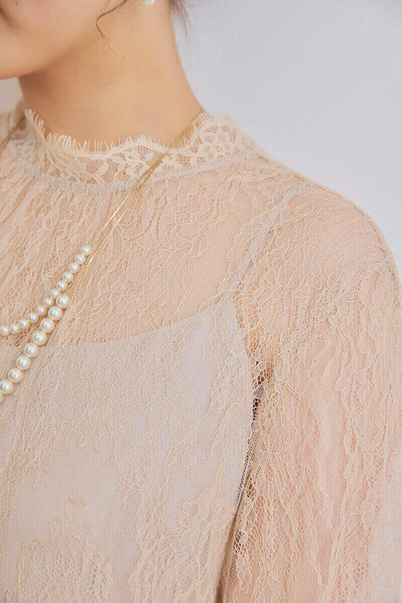 ライトベージュのキャンディスリーブ総レースドレス