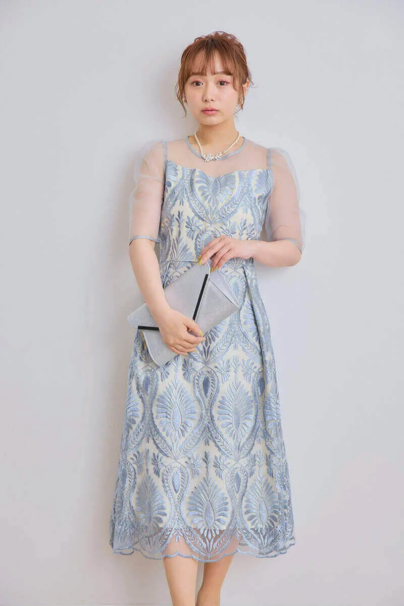 アイスブルーのダマスク柄シアードレス