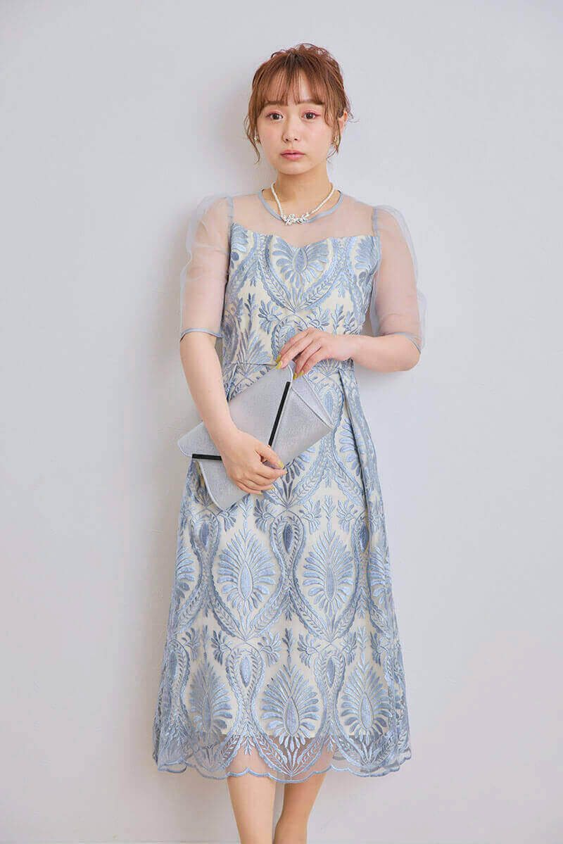 アイスブルーのダマスク柄シアードレス
