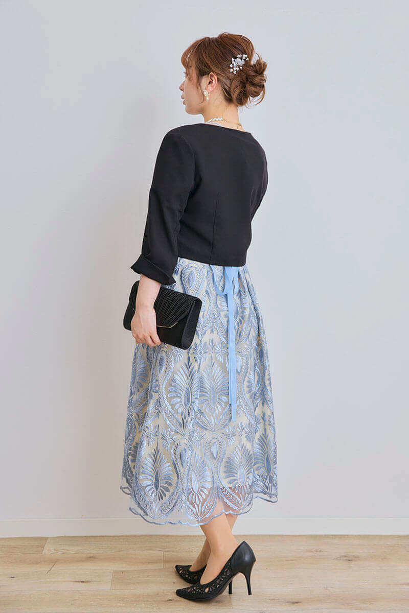 アイスブルーのダマスク柄シアードレス