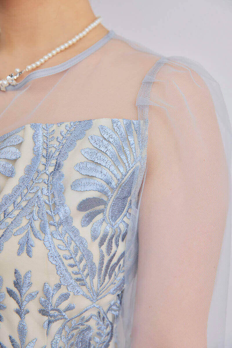 アイスブルーのダマスク柄シアードレス