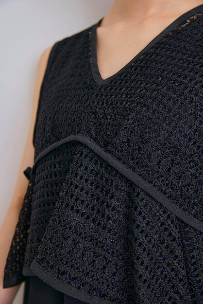 ブラックのレースビスチェセットドレス