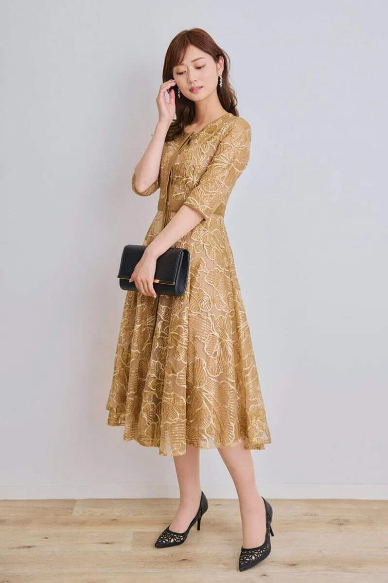ゴールドの花柄刺繍グリッタードレス