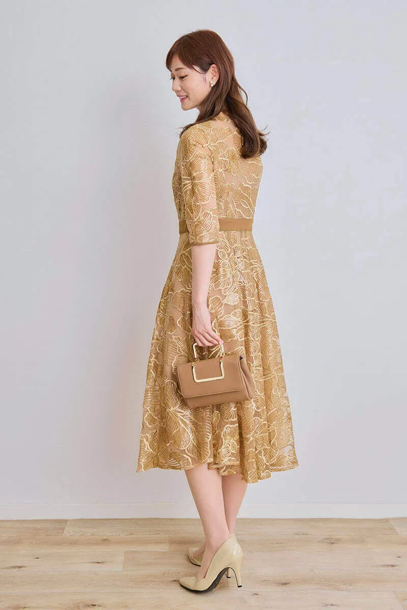 ゴールドの花柄刺繍グリッタードレス