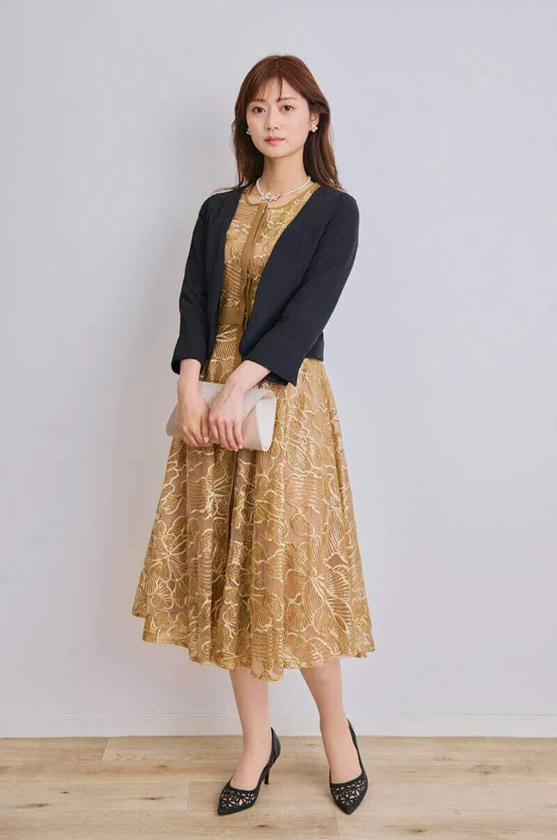 ゴールドの花柄刺繍グリッタードレス