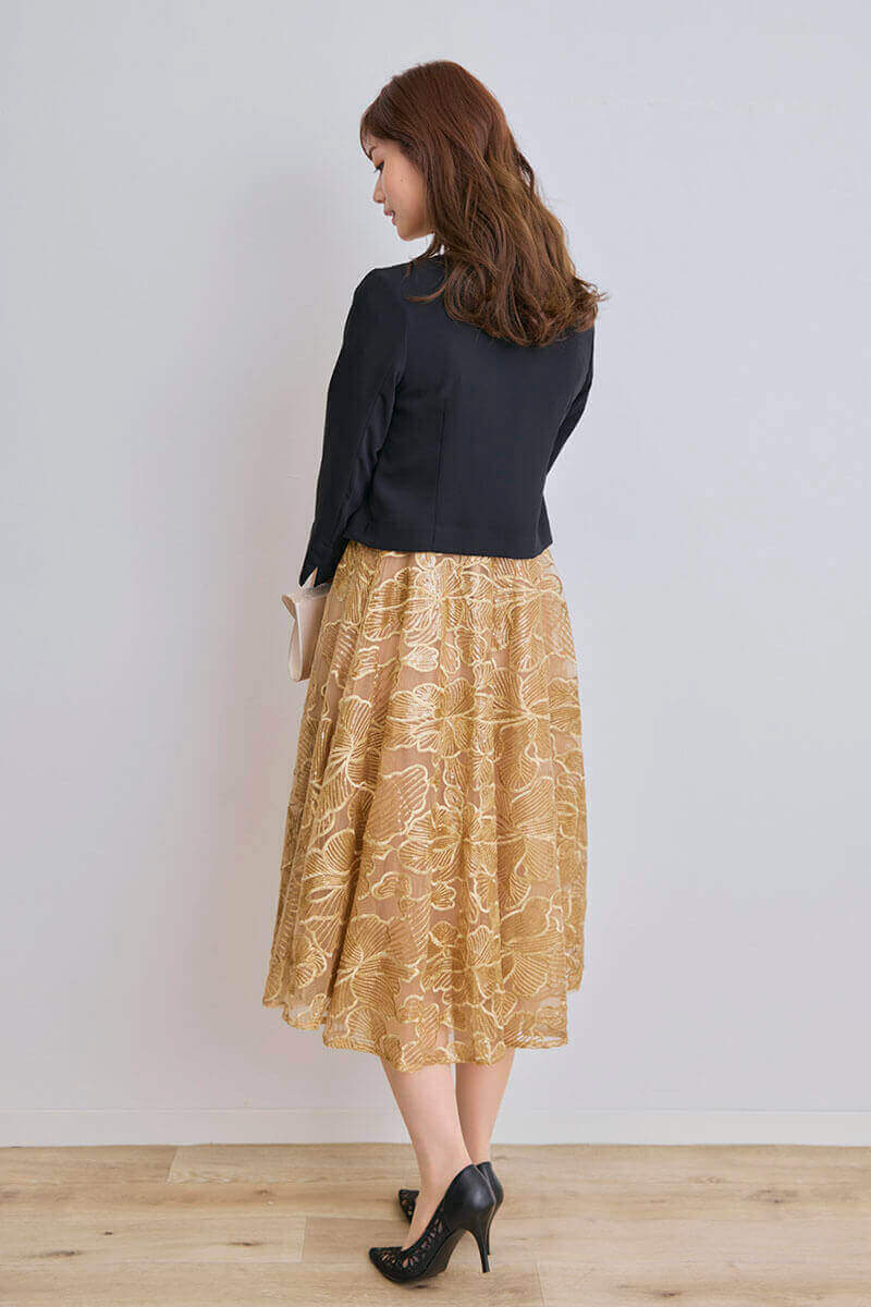 ゴールドの花柄刺繍グリッタードレス