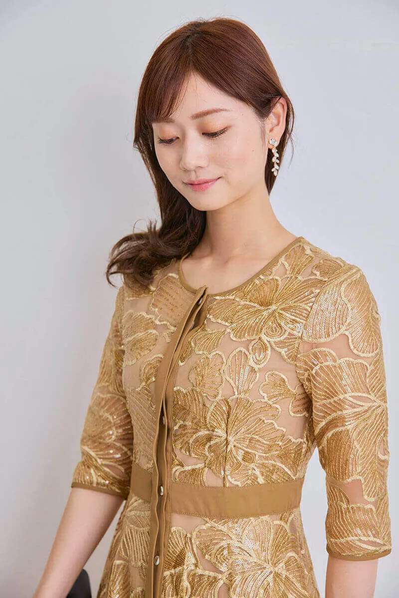 ゴールドの花柄刺繍グリッタードレス