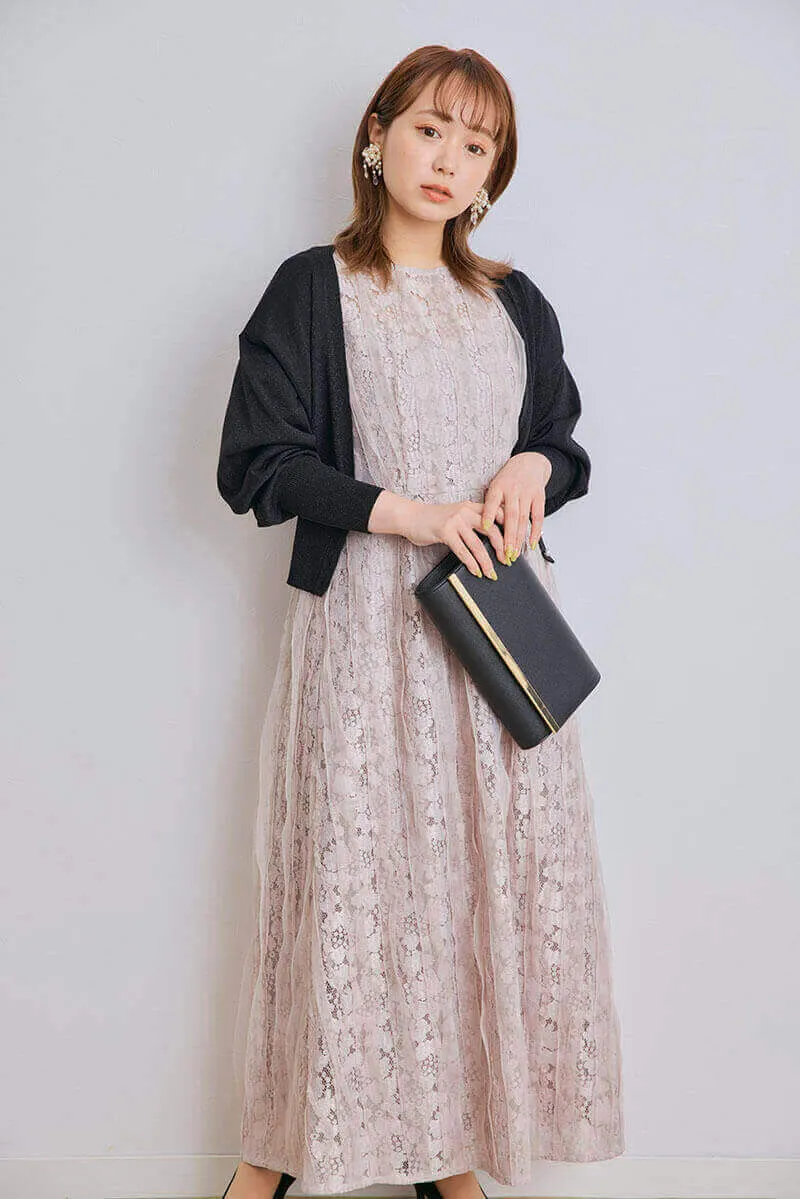 ピンクベージュのリボンチュールエプロンドレス