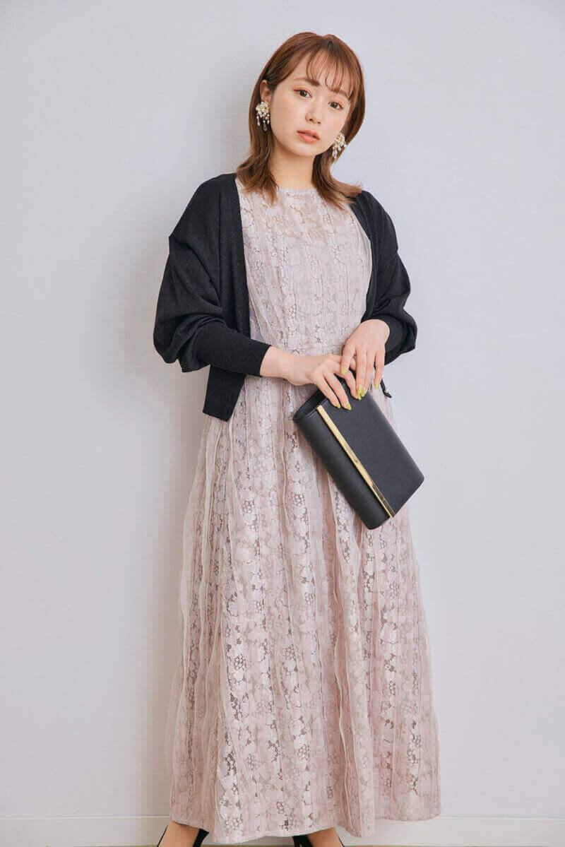 ピンクベージュのリボンチュールエプロンドレス