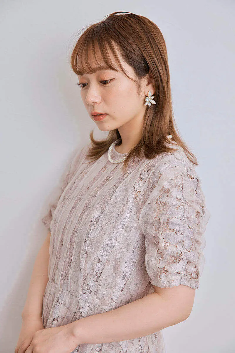 ピンクベージュのリボンチュールエプロンドレス