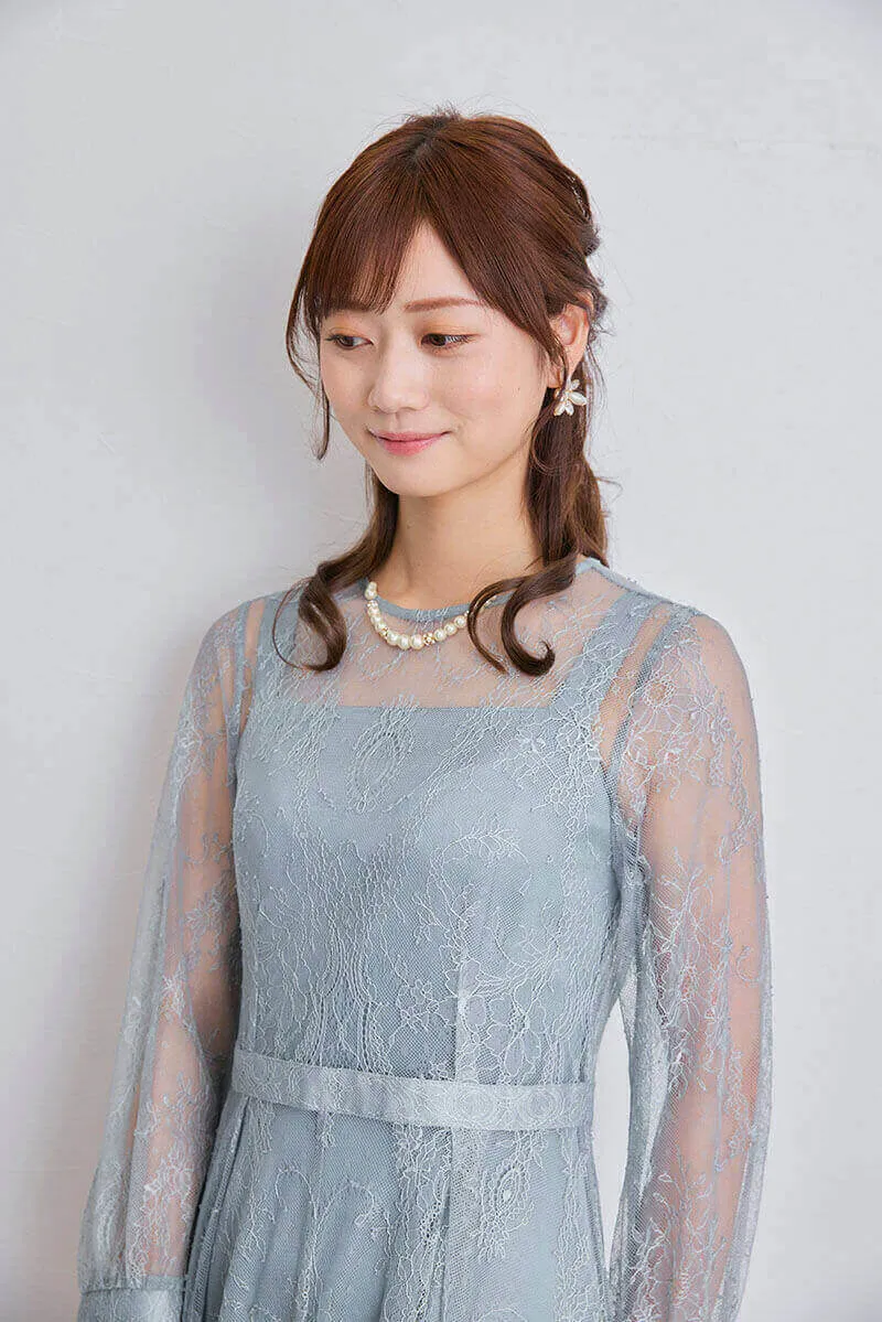 スモーキーグリーンのロングレースガウンドレス