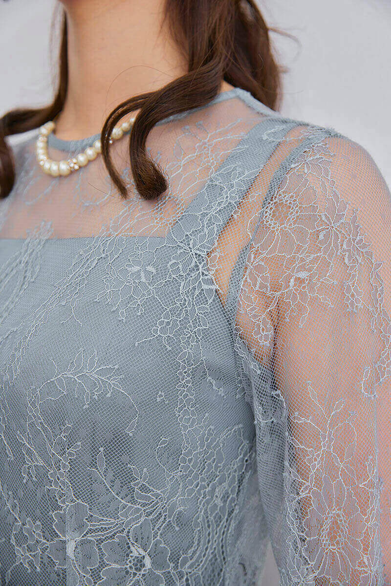 スモーキーグリーンのロングレースガウンドレス