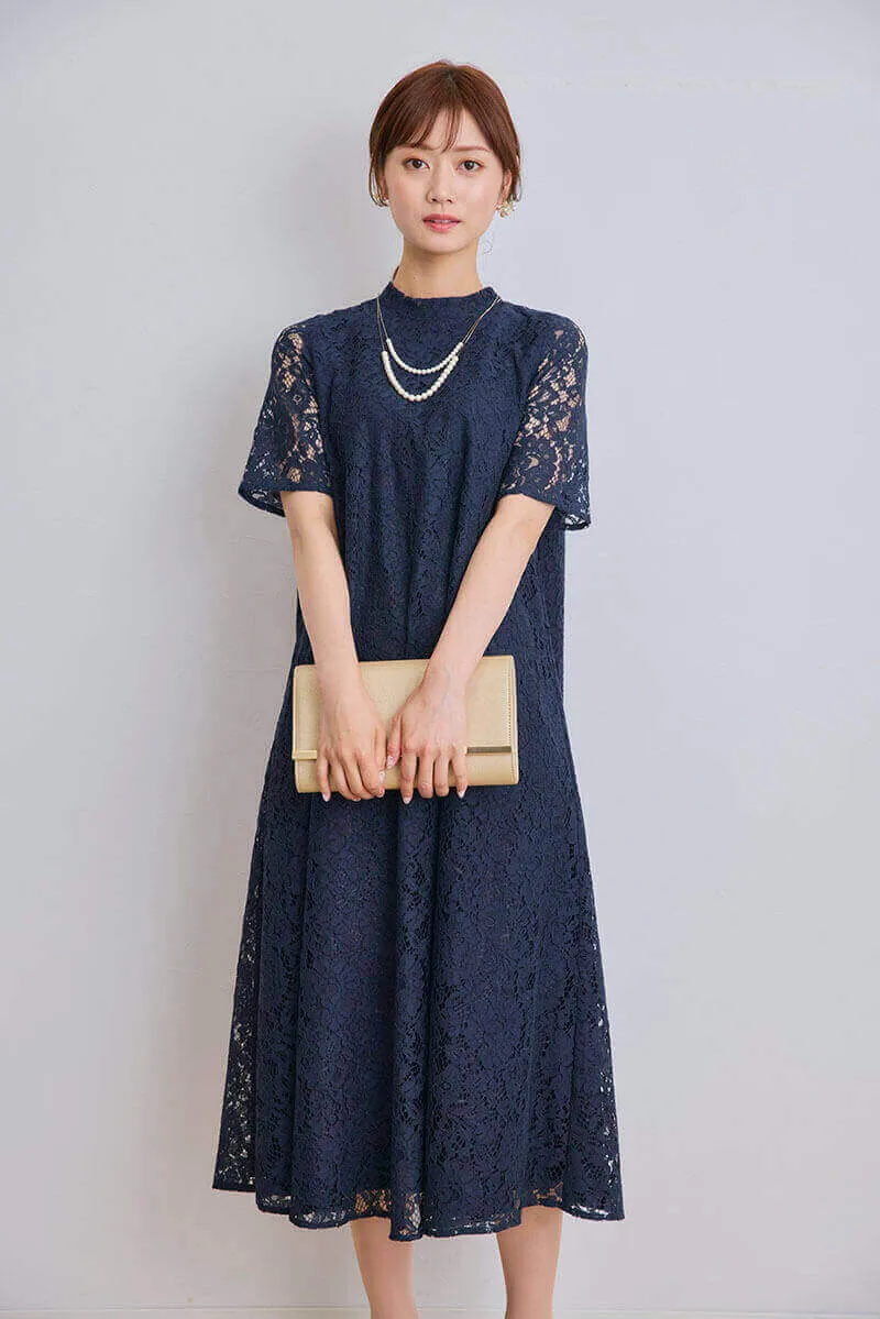 ネイビーのオールレース半袖ドレス