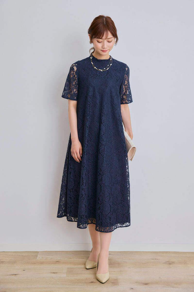 ネイビーのオールレース半袖ドレス