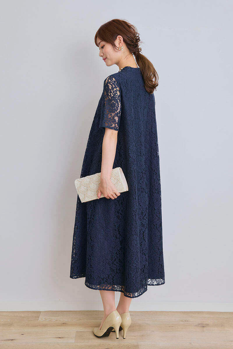 ネイビーのオールレース半袖ドレス