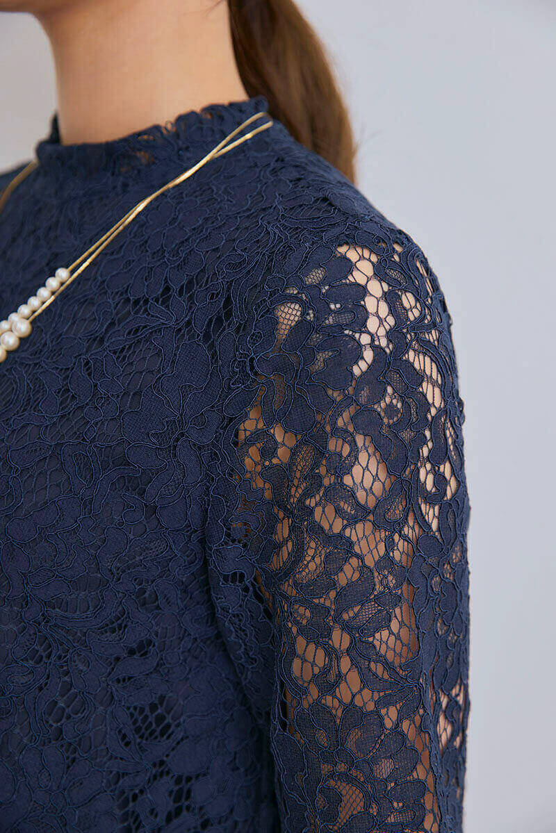 ネイビーのオールレース半袖ドレス