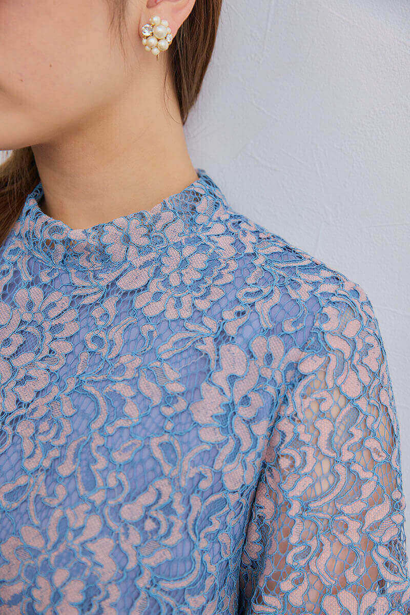 ブルー×ピンクのオールレース半袖ドレス