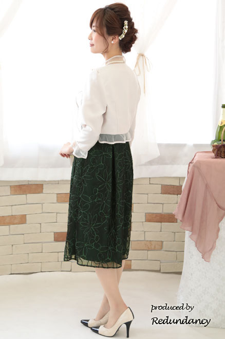 グリーン×ブラックのリボンテープ刺繍花柄ドレス