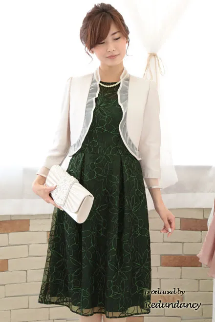 グリーン×ブラックのリボンテープ刺繍花柄ドレス