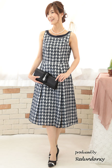 ネイビー×ホワイトのブロックチェックシフォンドレス