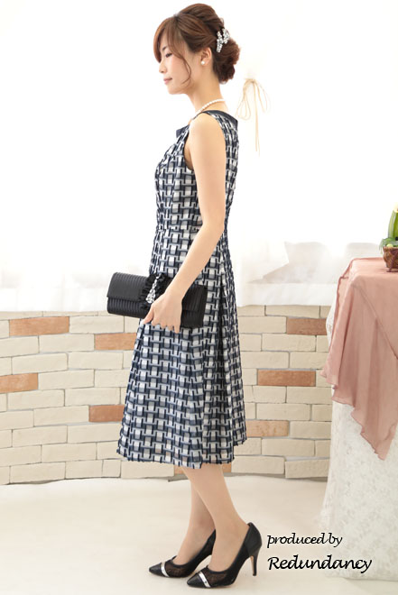 ネイビー×ホワイトのブロックチェックシフォンドレス