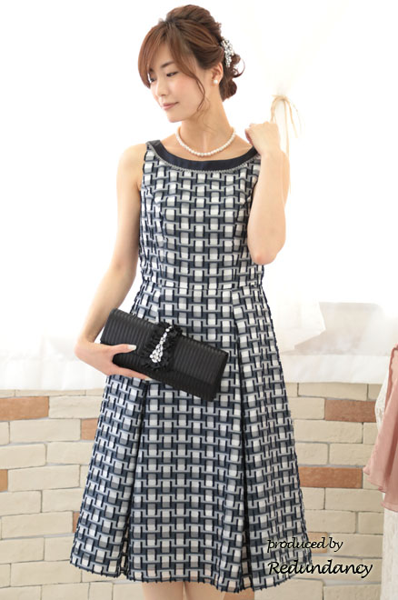 ネイビー×ホワイトのブロックチェックシフォンドレス