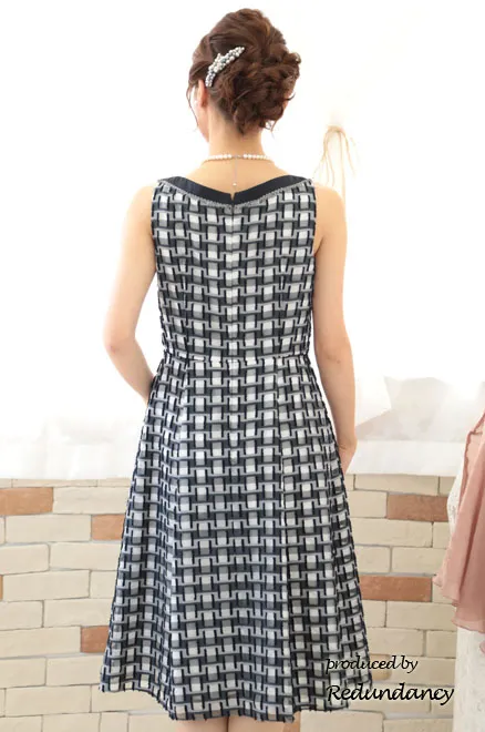 ネイビー×ホワイトのブロックチェックシフォンドレス