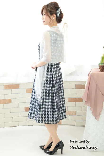 ネイビー×ホワイトのブロックチェックシフォンドレス