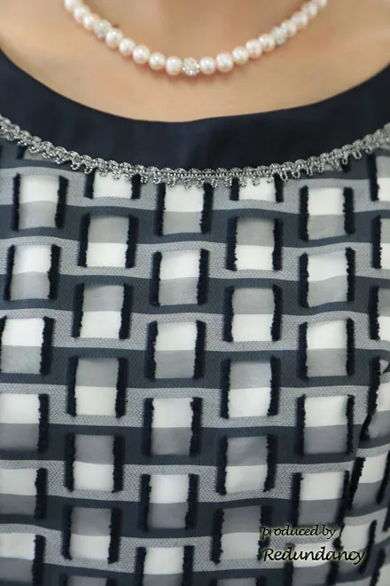 ネイビー×ホワイトのブロックチェックシフォンドレス