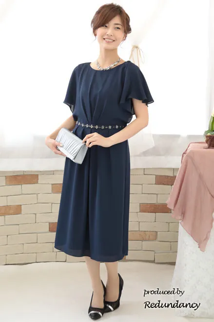 ネイビーのケープ風スリーブウエストビジュードレス